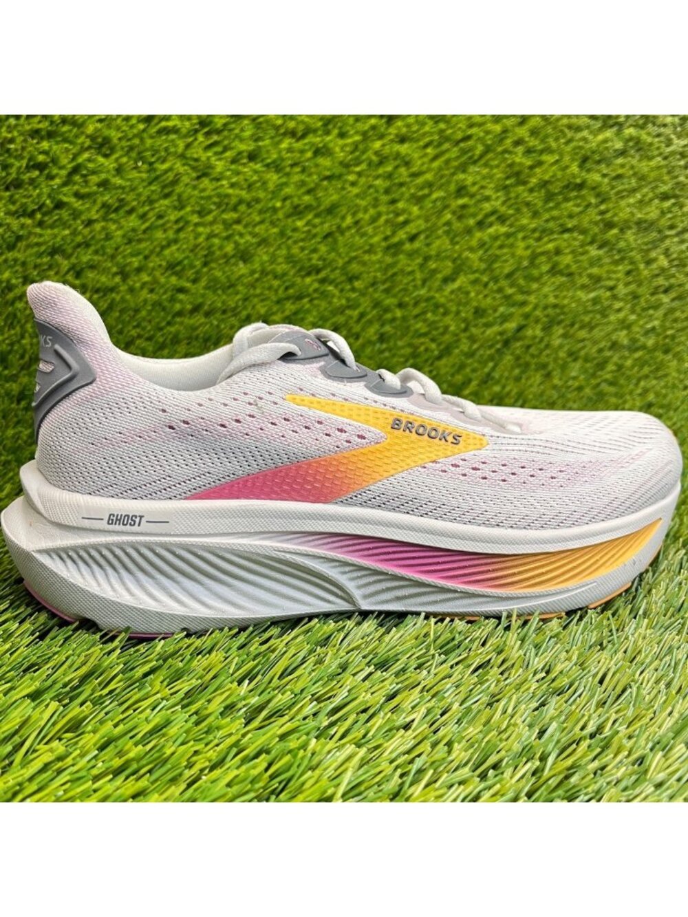 Brooks Ghost 17 Womens Size 6 Gray White Pink Athletic Running Shoes Sneakers